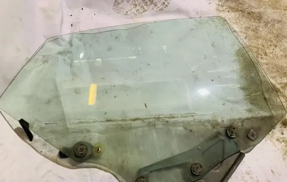 Mazda 323 Rear door window glass