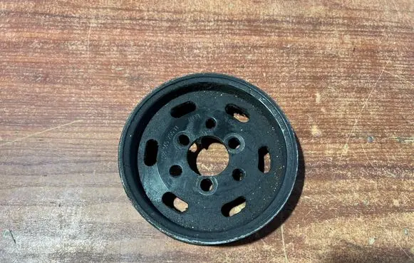 Volkswagen Golf IV Power steering pump pulley 038145255B