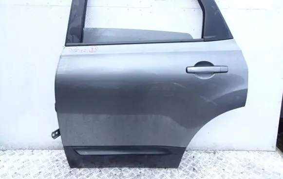 Nissan Qashqai+2 Rear door vew