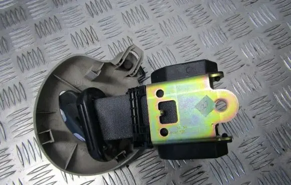 Middle seatbelt (rear)