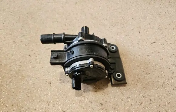Hyundai Ioniq 5 Electric auxiliary coolant/water pump 369000EKM0
