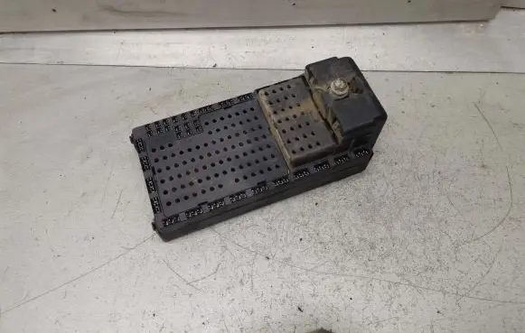 Volvo V70 Fuse module 8645411 8645410