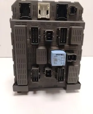 Peugeot 607 Fuse module 9645585480 300601 1H001S2370