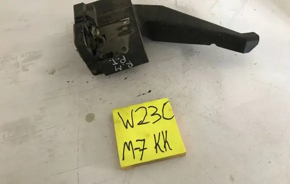 Renault Megane II Rear door lock 56851346