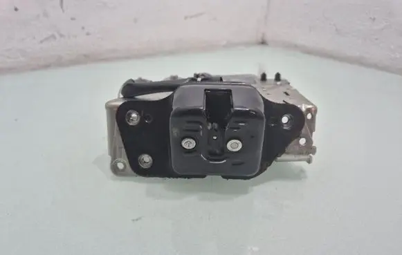 Tailgate/trunk/boot lock/catch/latch