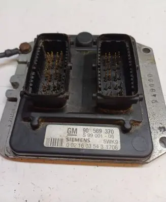 Opel Zafira A Engine control unit/module 90569370 S9900106 0021603543