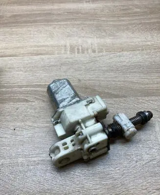 Subaru Legacy Seat adjustment motor 3970591 1658630