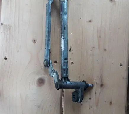 Volkswagen Touran I Front wiper linkage 1T0955023D