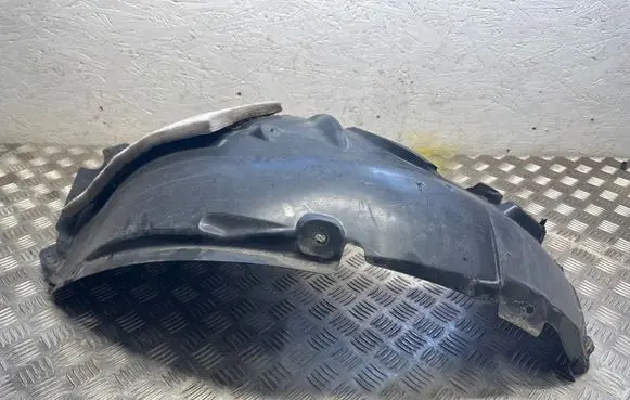 Front wheel arch liner splash guards