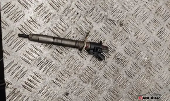 Volvo S60 Fuel injector 31303238