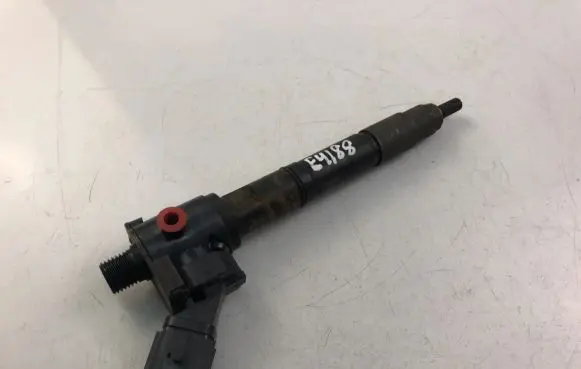 Volvo XC70 Fuel injector 31405404