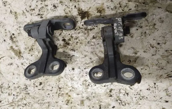Volvo S40 Front door lower hinge 