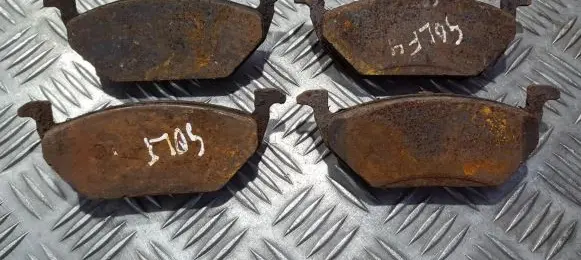 Volkswagen Golf IV Brake pads (front) 