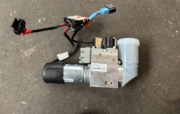 BMW 4 G22 G23 G24 G26 Convertible roof hydraulic pump 90000134727