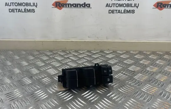 Toyota RAV 4 (XA50) Electric window control switch 8404042050