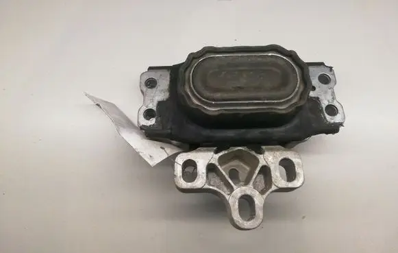 Volkswagen PASSAT B7 Engine mount bracket 8J0199555F