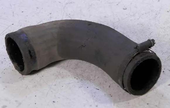 Volkswagen PASSAT B5 Engine coolant pipe/hose
