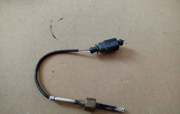 Volkswagen Golf V Exhaust gas temperature sensor 036906088C 758500111