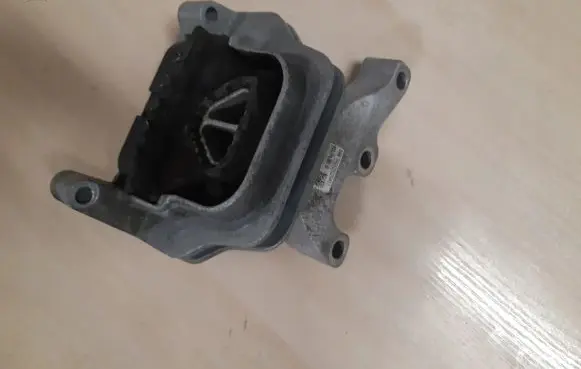 Volkswagen Polo V 6R Engine mount bracket 6C0199262B