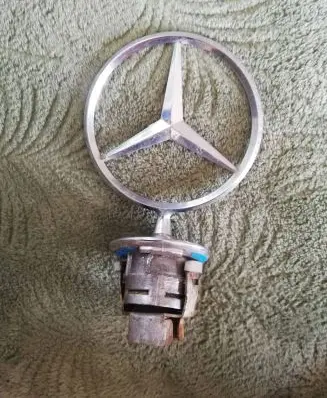 Mercedes-Benz S W220 Manufacturer badge logo/emblem 