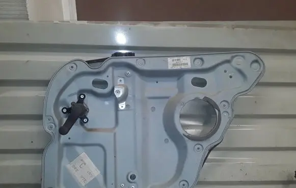 Volkswagen Touran I Rear door manual window regulator 1T0839462N