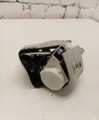 Volkswagen Multivan T5 Rear seatbelt 33048191