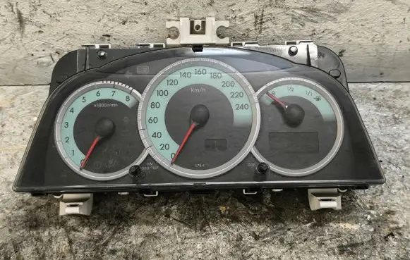 Toyota Corolla Verso AR10 Speedometer (instrument cluster) 838000F040