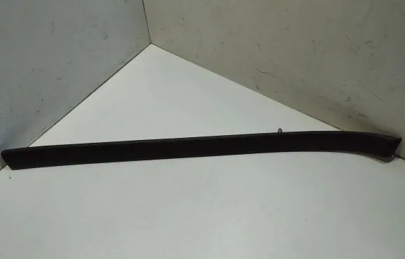 Audi A4 S4 B5 8D Front door trim bar 8D0867409
