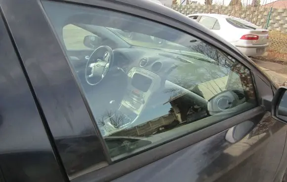 Ford Mondeo MK IV Front door window glass four-door 
