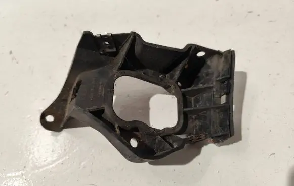 Audi A6 S6 C5 4B Fender mounting bracket 4B0853921B