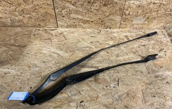 Volvo V50 Windshield/front glass wiper blade 31253996