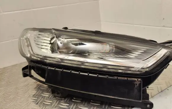 Ford Mondeo MK V Headlight/headlamp ES7313D154BD 89909361 L90002950