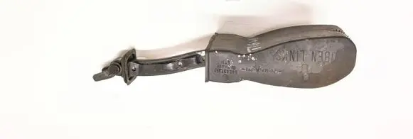 Volkswagen Tiguan Front door check strap stopper 5N0837267
