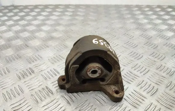 Honda FR-V Engine mount bracket