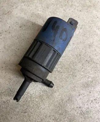 Volvo S40, V40 Windscreen/windshield washer pump
