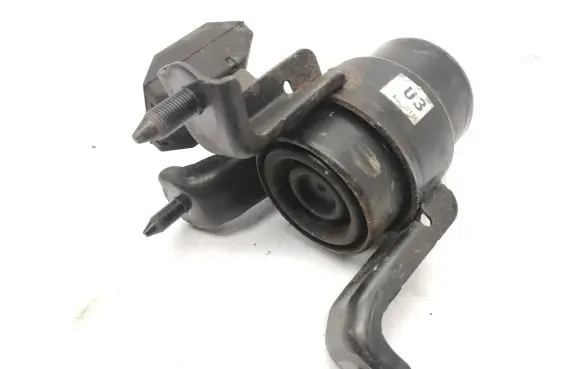Toyota RAV 4 (XA50) Engine mount bracket