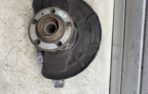 Volvo V70 Front wheel hub