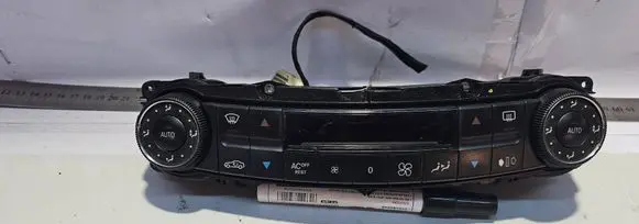Mercedes-Benz E W211 Climate control unit 2118300685 00121004