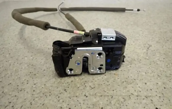 Nissan Note (E12) Rear door lock