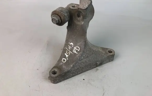 Subaru Outback (BS) Engine mounting bracket