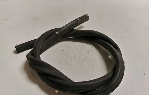 BMW 4 F32 F33 Rubber seal front door (on door) 7279737