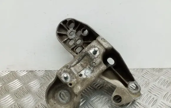 Audi A4 S4 B6 8E 8H Engine mounting bracket 8E0199351