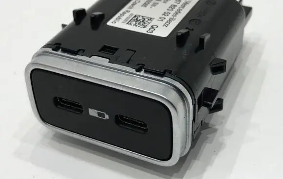 Mercedes-Benz GLE W167 USB socket connector A1678205201