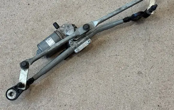 BMW X5 E70 Front wiper linkage and motor 7200536