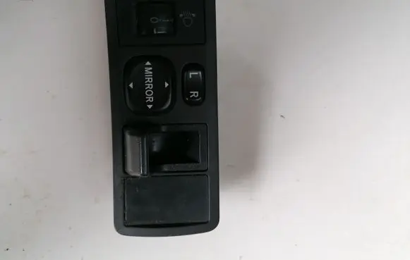 Toyota Corolla Verso E121 Wing mirror switch