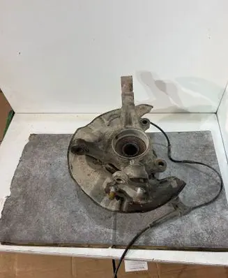 Toyota Avensis T250 Front wheel hub