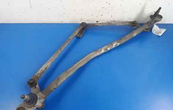 Mazda 3 II Front wiper linkage and motor