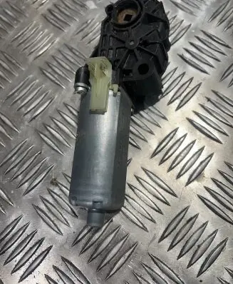 Volvo XC90 Seat adjustment motor 0390203245