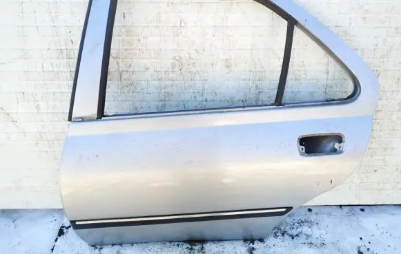 Peugeot 406 Rear door pilkos