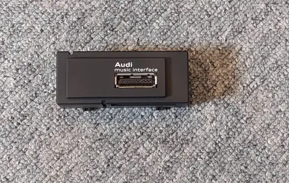 Audi A3 S3 8V USB socket connector 8V0035736
